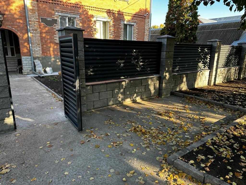 Забор-жалюзи 19м RAL7024/7024 Серый Графит двусторонний MATTE фото 5 в Барнауле