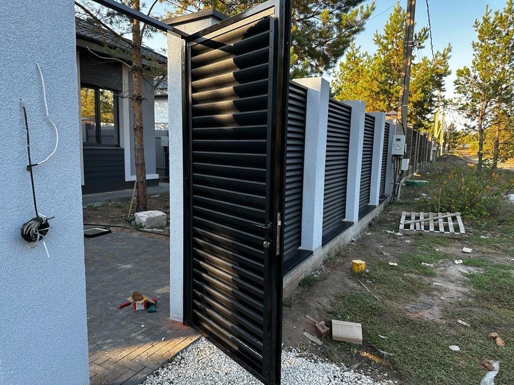 Забор-жалюзи 18м RAL9005/9005 Черный двухсторонний МАТТЕ фото 6 в Барнауле