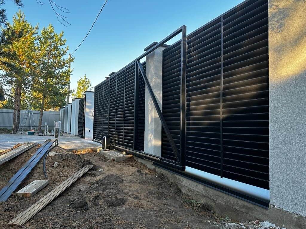 Забор-жалюзи 18м RAL9005/9005 Черный двухсторонний МАТТЕ фото 1 в Барнауле