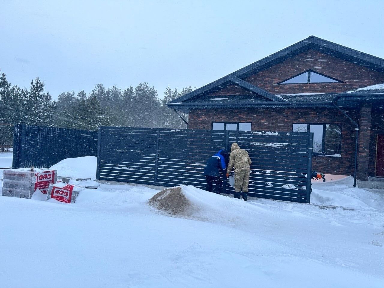Забор-ранчо из металлопланкена 26м RAL7024 Серый Графит МАТТЕ фото 1 в Барнауле