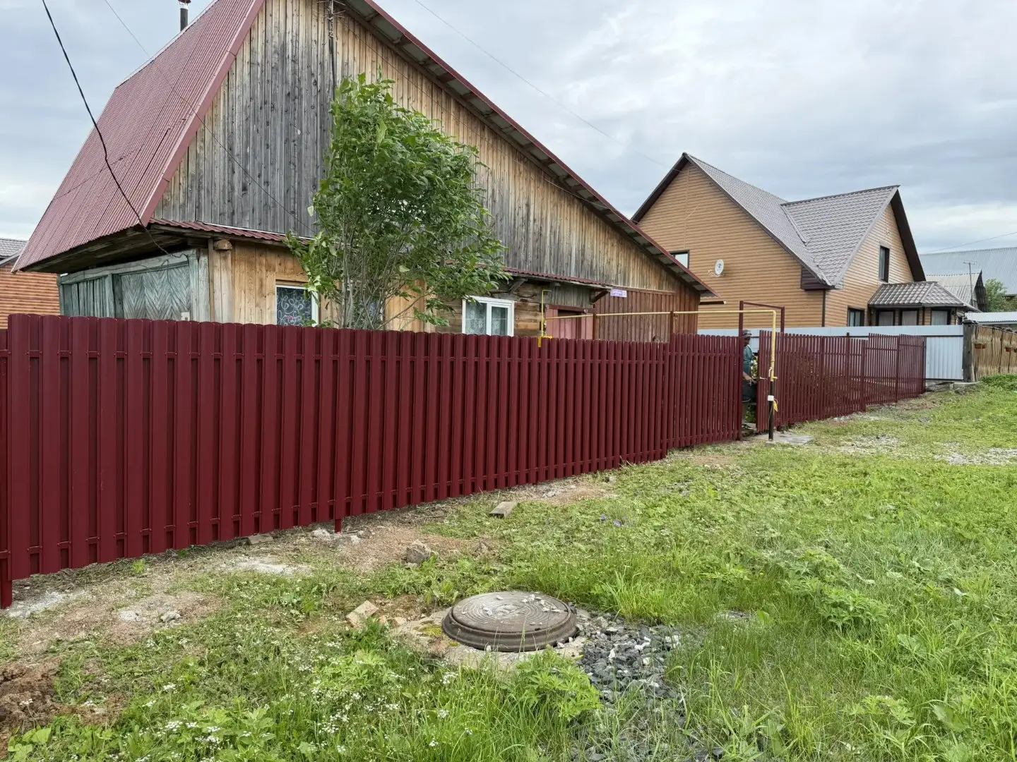 Забор из евроштакетника 24м RAL3005/3005 Красное Вино двусторонний фото 3 в Барнауле