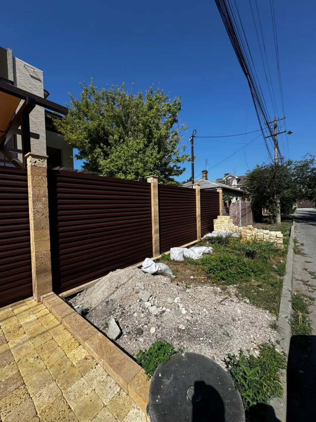 Забор-жалюзи из ламелей Реснички 12м RAL8017 Шоколад МАТТЕ фото 5 в Барнауле